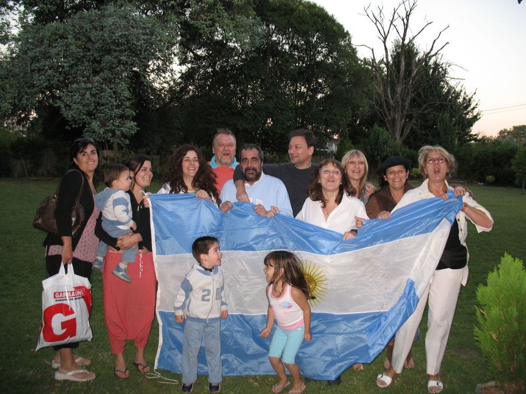 bandera argentina y amigos
